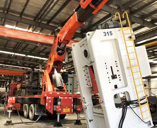 东台附近随车吊出租，轻松解决运输难题