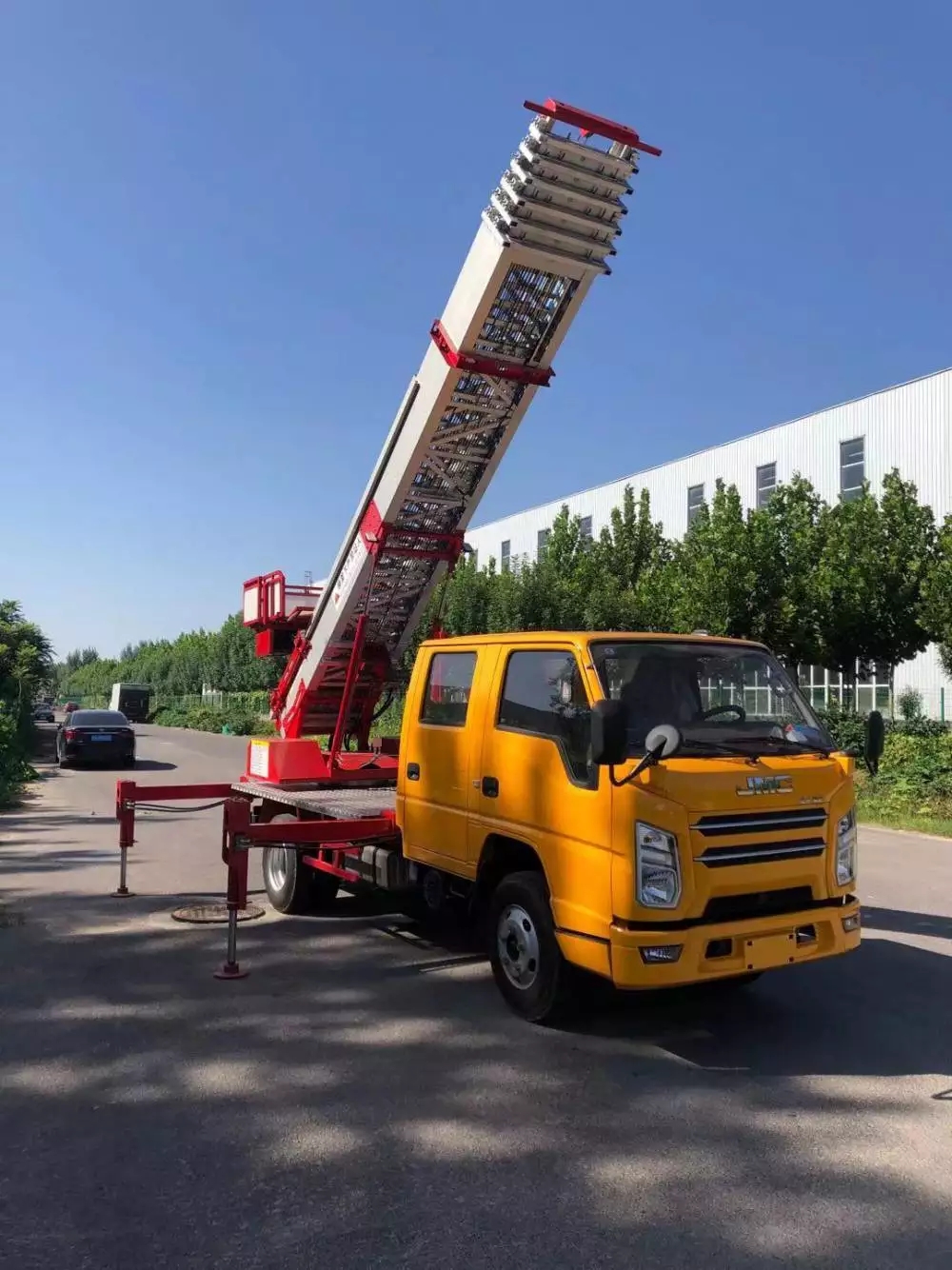 东台附近的云梯车出租服务：轻松解决高空作业需求